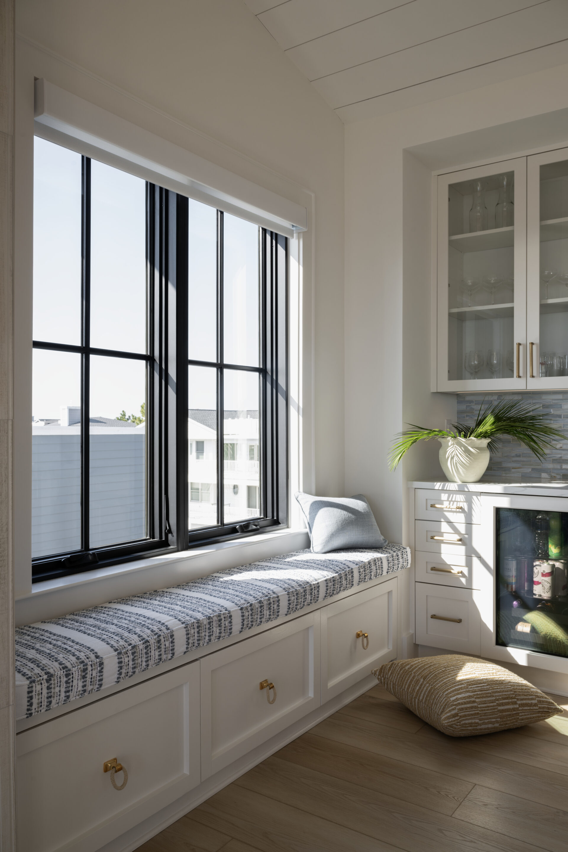Kinney featuring Elevate, Ultimate, Modern product P240129 Featured Image